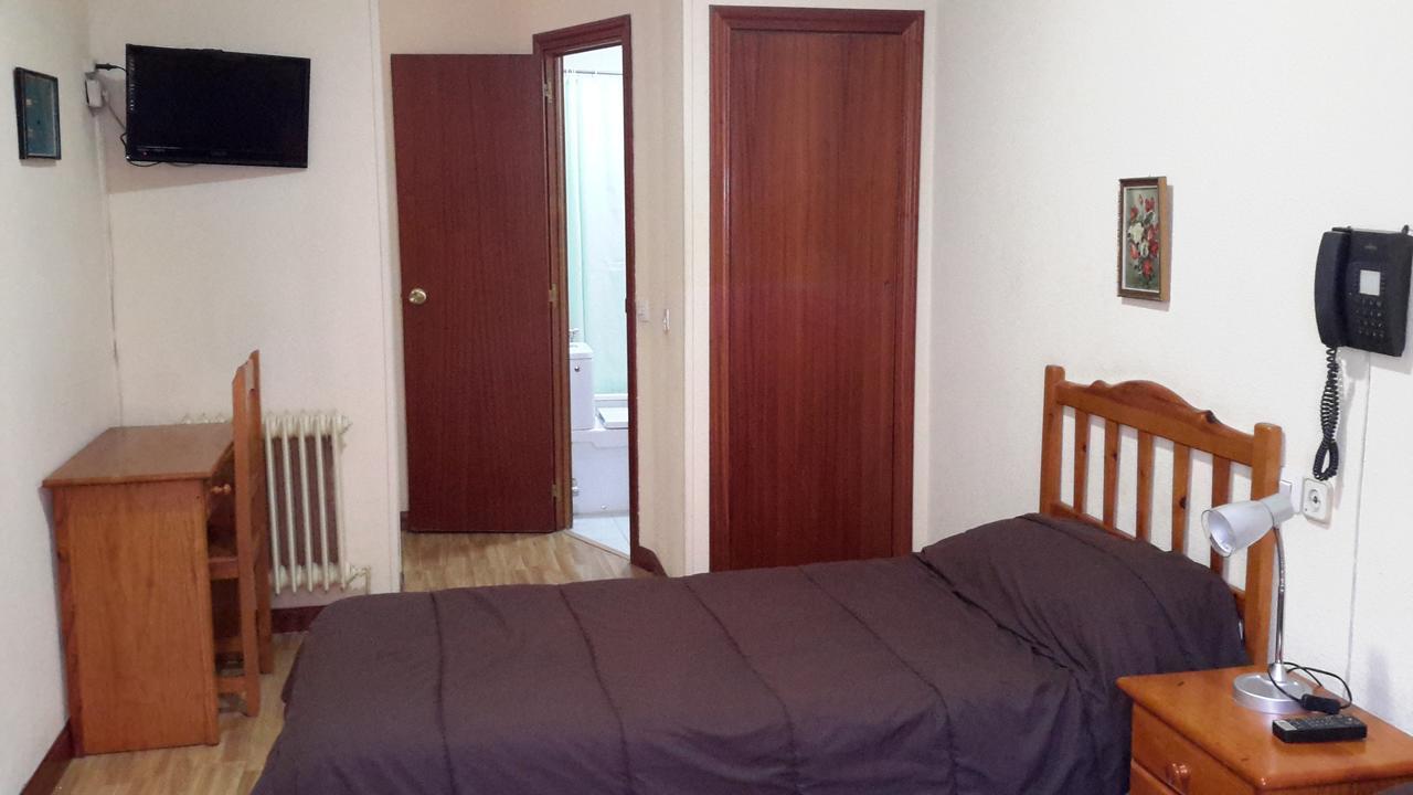 Hostal Rio Parana Madrid Dış mekan fotoğraf